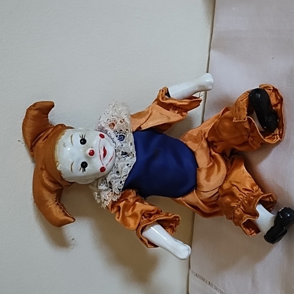 Source Unknown Other - PORCELAIN POSABLE JESTER, VERY COLLECTIBLE, STUFFED FABRIC BODY,10" TALL